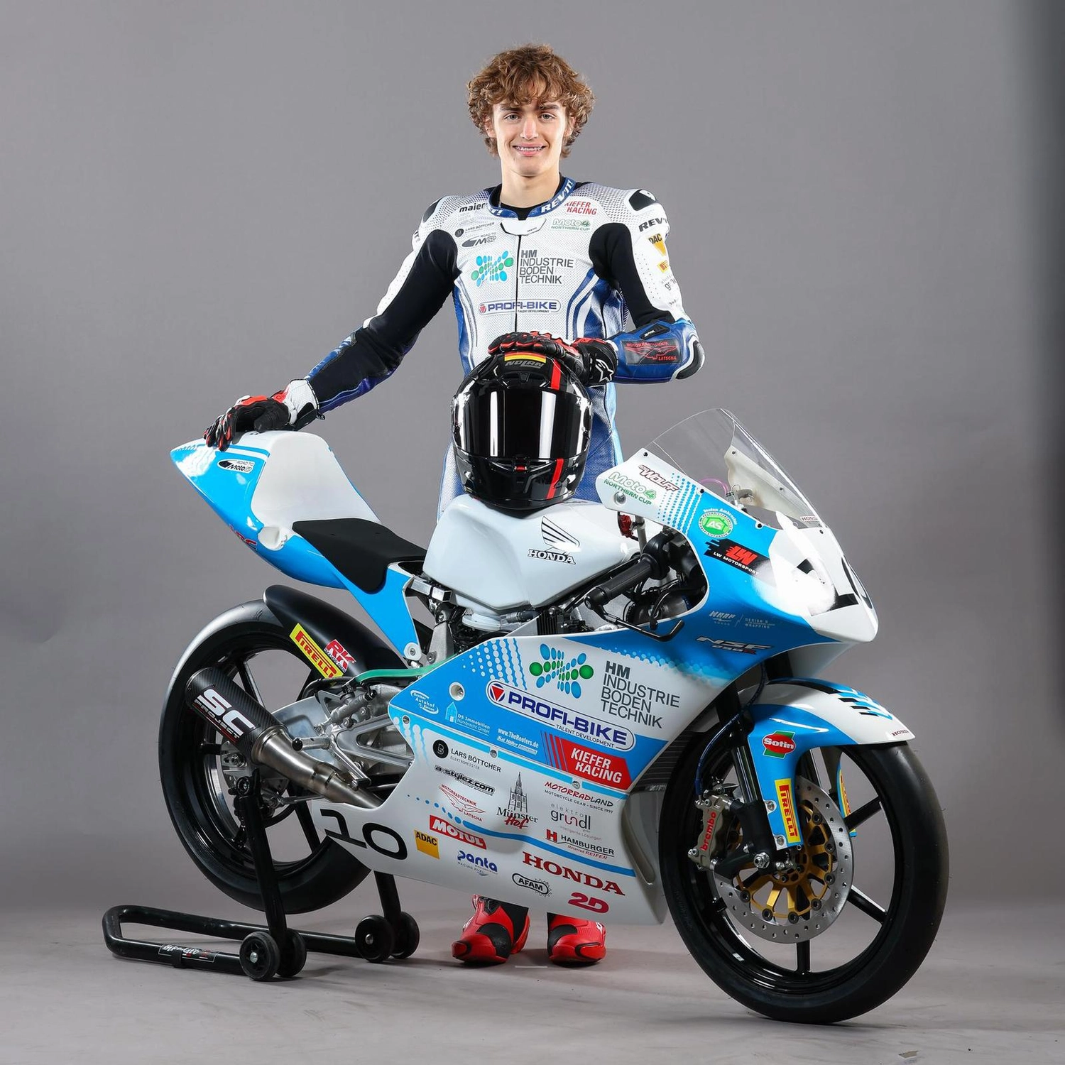 LW-Motorsport - Der Rennfahrer - Racer in racing suit
